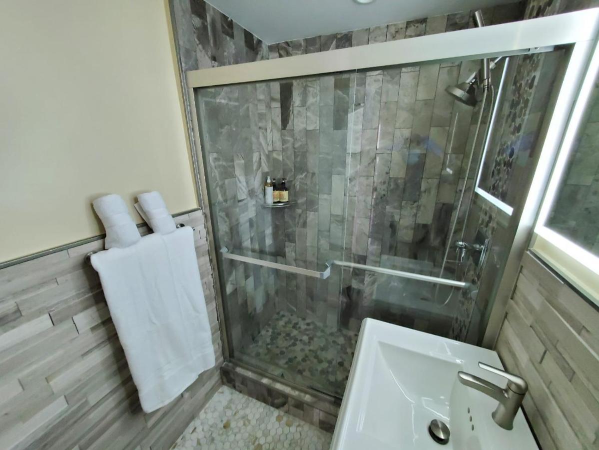 Appartamento Just Renovated 3 Br/2Bath/ Parking+ Downtown View Atlanta Esterno foto