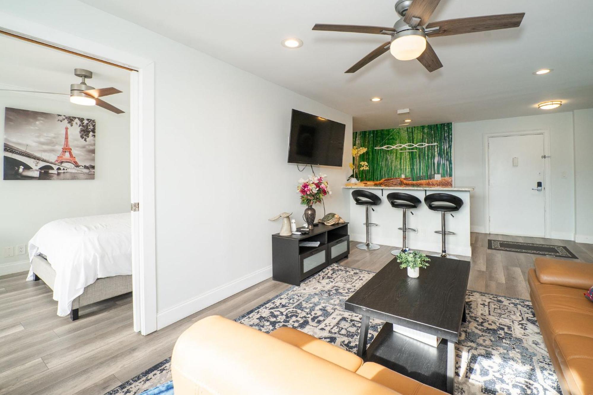 Appartamento Just Renovated 3 Br/2Bath/ Parking+ Downtown View Atlanta Esterno foto