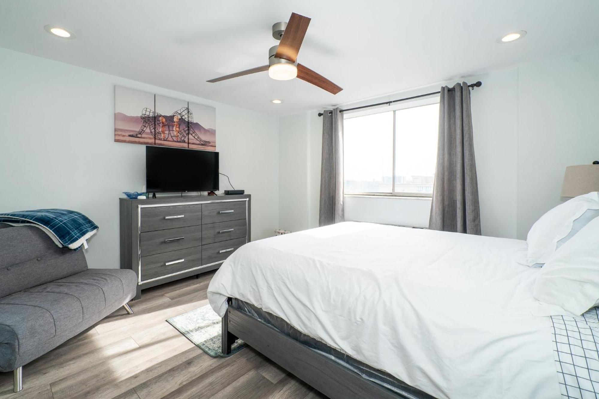 Appartamento Just Renovated 3 Br/2Bath/ Parking+ Downtown View Atlanta Esterno foto