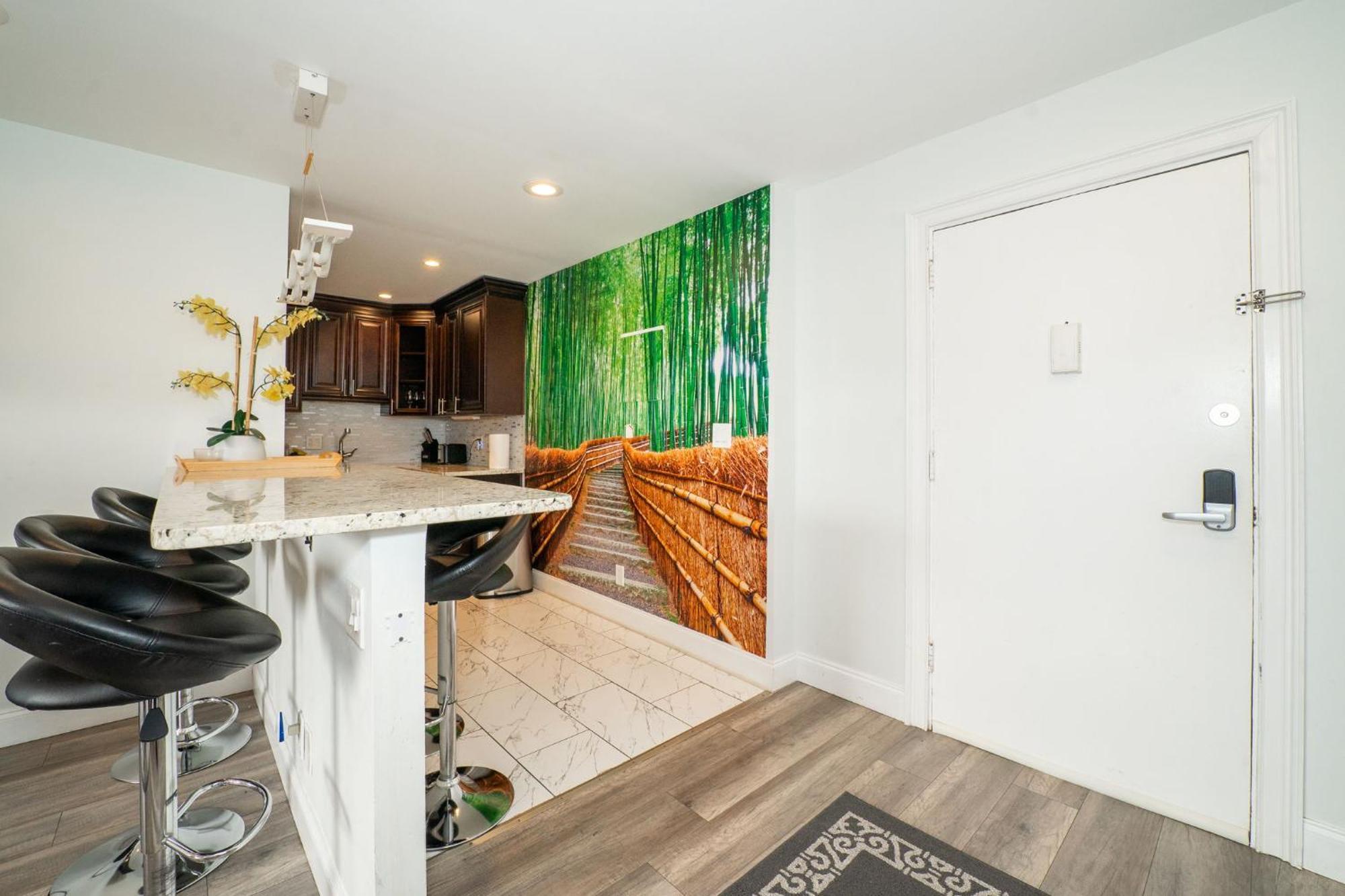Appartamento Just Renovated 3 Br/2Bath/ Parking+ Downtown View Atlanta Esterno foto