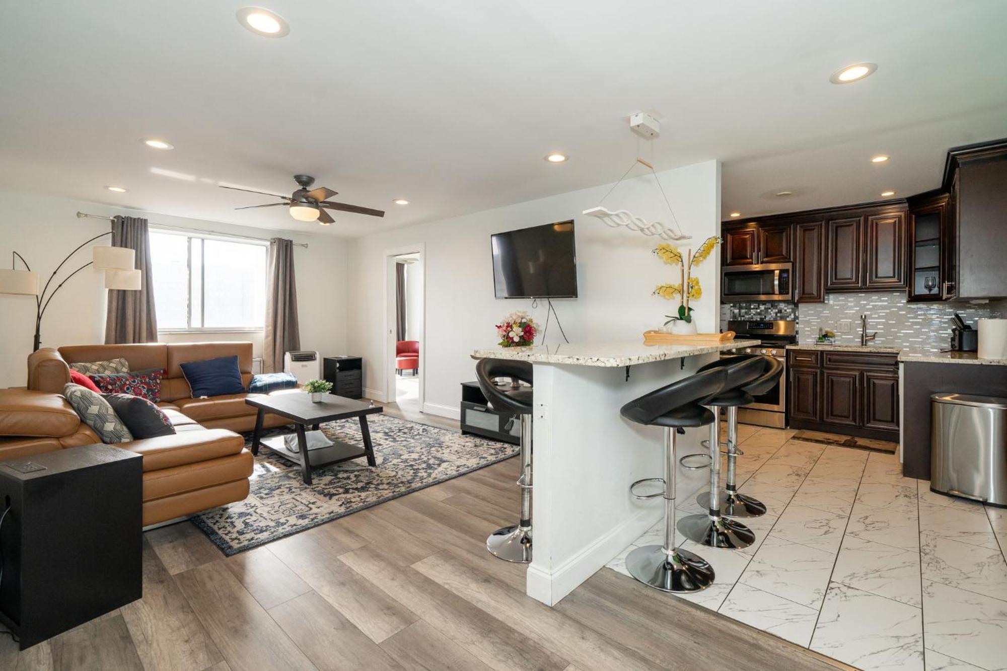 Appartamento Just Renovated 3 Br/2Bath/ Parking+ Downtown View Atlanta Esterno foto